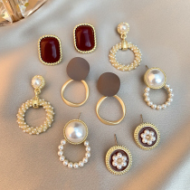 Retro earrings female Hong Kong style temperament Hepburn pearl earrings 2021 New Tide style advanced sense niche earring