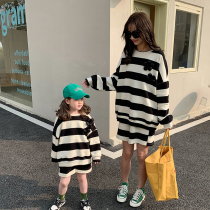 Pro-Sub-spring dress Mothers dress Striped Sweatshirt Suit Foreign Air Korean Version Spring Summer 2022 New Tide Shorts Two Sets