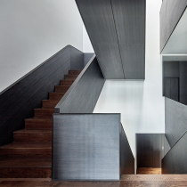 Steel plate stair railing custom light luxury minimalist modern staircase solid wood step custom iron art