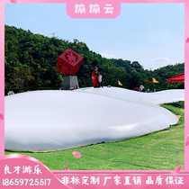 Scenic grassland beach Net red bouncing cloud jumping cloud outdoor large parent-child interactive amusement equipment planning and design