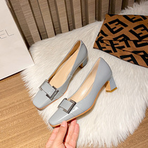 Classic French small fragrant Wind ~ love the feeling of wearing ta square buckle shallow mouth square head thick heel shallow mouth high heel xie