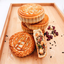 Sucrose-free weight loss moon cake weight loss ingredients to do the discovery of Cantonese style big five Ren Mid-Autumn moon cake fruit authentic old-fashioned price