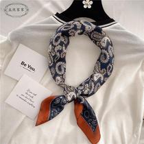 Retro small square scarf female literary French Korean fashion foreign style all-match neck scarf multi-functional hair-tying silk scarf