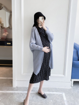 Hong Kong pregnant women coat 2021 autumn and winter New temperament thin wave dot dress knitted cardigan two-piece tide