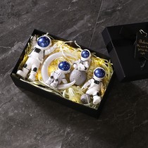 Astronaut pendulum small astronaut model car modern home living room desktop car decoration birthday gift