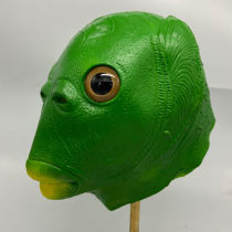  Green head fish head cover shaking sound net red and green fish head powder fish head goldfish head mask funny performance sand sculpture strange fish head