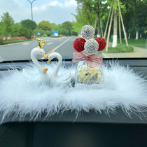 Car ornaments cute feathers White Swan ladies high-end car interior decoration car perfume Net red goddess model