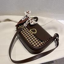 Retro niche design bag women autumn and winter 2021 New Tide fashion one shoulder underarm bag Joker crossbody small square bag