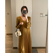 Maternity 2021 Spring and Autumn New French Senior Sense Loose V Collar Solid Color over the knee Long Pleated Skirt Tide Mom