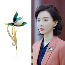 BC light luxury natural and Tian Yu anti-walking breast needle high-grade pin buckle pearl chest flower to mom present