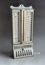In the 1980s Shanghai produced all-aluminum meteorological wet and dry thermometer Large box-type cold and heat meter barometer