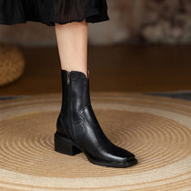 Cant hide the elegant temperament ~ fashion design sense @ square head leather short boots female middle tube Western boots rough heel increased