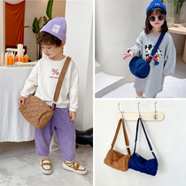Korean children's bag messenger bag 2021 winter new boys and girls foreign style cylinder bag baby casual shoulder bag
