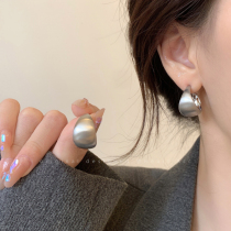 Silver matte brushed C-shaped earrings womens simple and cold style high-end earrings design sense niche temperament earrings