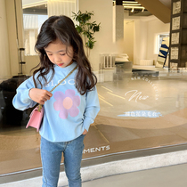 Blue Little Dad girl T-shirt sweater 2022 Spring loaded with new foreign air baby Korean version Childrens online red-knit cardiovert blouse