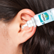 Special Cream of the Guangya Titis Media Drop Ear Fluid can be removed with an ear itch to clean the external ear canal inflammatory deity