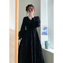 French V-collar design sense drawstring knitted floral dress women autumn and winter New retro thin black dress