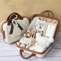 Hong Kong newborn baby clothes gift box men and women baby wooden toys full moon gift 100 days autumn and winter gifts