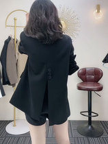 2022 new spring and autumn Inn wind back open fork black suit jacket woman design feeling small crowdsuit jacket