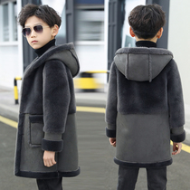 Boys woolen sweater for a long time 2022 Winter in the middle of the winter Childrens fur integrated son coat Korean version plus velvet thickened