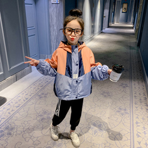 Girls autumn foreign-style coat 2021 New Korean version of the childrens foreign-style fashion jacket stitching short trench coat tide