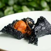 Suichang Wu rice dumplings egg yolk meat dumplings special black rice dumplings Net Red characteristics Zong now do sell more flavors 4
