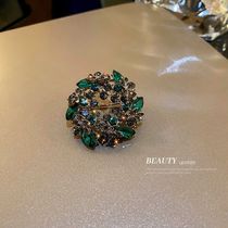 Diamond-encrusted leaf flower brooch European and American fashion temperament anti-light buckle corsage personalized high-end clothing accessories