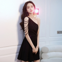 Black sexy little evening dress High-end heavy industry high-end design sense one-shoulder dress small women summer short section