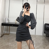 Dress waist Autumn New thin 2021 careful machine French design sense niche square collar bubble sleeve small black skirt