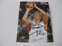 Dirk Nowitzki Dirk Nowitzki Official Autographed Card