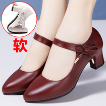 Wedding mother shoes single shoes 2020 spring and summer lace-up middle-aged and elderly middle-heel leather one-word buckle thick heel red leather shoes