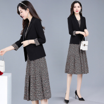 Temperament small blazer with skirt foreign style two-piece this year popular dress 2021 Spring and Autumn new womens clothing