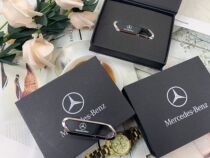 Vehicle U disc 32G Music Maibach Mercedes Benz Gift Metal Mountaineering Buckle Waterproof U Disc High Speed 6 Times Sound Quality Excellent Disc