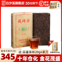 White sand Creek Black Tea 2011 Pian brick tea 800g Tea gold Flower Pine Fu tea old tea brick Hunan anodized year tea