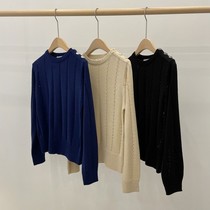 South Korea East Gate straight hair CALM AND COMFORT ladies long sleeve simple round neck knitwear left