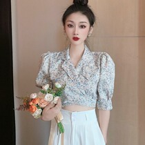 Love to suit the beauty of the summer new fresh fresh ins bubble sleeve temperament thin hollow out waist shirt collar lace shirt