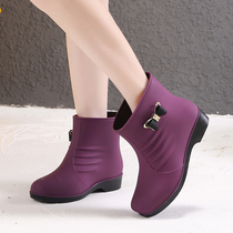 New beautiful rain shoes female fashion wear non-slip rain boots waterproof rubber shoes water shoes plus velvet summer short sleeve shoes
