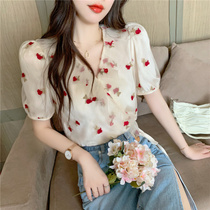  Rose embroidered shirt womens 2021 summer new French design sense niche V-neck bubble sleeve mesh top