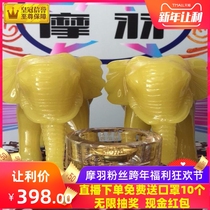 A pair of heads are placed on each windowsill of the entrance door to make money and healthy marriage.