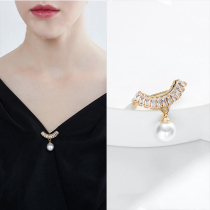 South Korea 2021 new anti-gloss brooch buckle female Net red high-end niche pearl pin fixed clothes tide