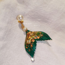 JZ STU * Senior * small crowdsourced retro green man fish tail plated 18k gold freshwater pearl mosquito coil ear clip