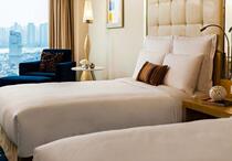 Deluxe King Room at Renaissance Shanghai Yu Garden Hotel