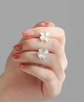 Earless Dongle Ear Clip Four Leaf Grass Earrings 2022 New small crowddesign Cat Eye Stone Minimalist Advanced Sensation Ear Spikes