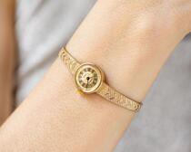 Overseas Sleek◇Vintage 1980s Vintage Round Dial Gold Chain Ladies Mechanical Watch
