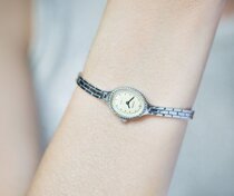 Lithuanian Cocktail◇Vintage 1970s Delicate Small Oval Ladies Soviet Mechanical Watch