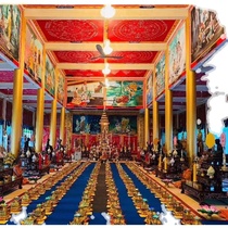 The Rivern Little Ice Teacher Thailands Buddhist Chain Taarch Temple LungsongChang Temple Monk Robe Candle Handicraft Swing