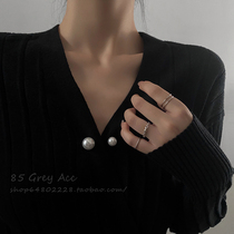85 degree gray pearl brooch female autumn dress waist artifact ins Wind retro niche design sense pin accessories