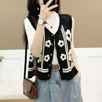 2022 Spring new Korean retro-style Hook Flower Hollowed-out Flowers Jacquard Single Row waistcoat Waistcoat Waistcoat