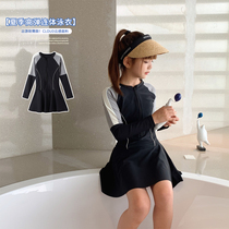 Girl One-piece Swimsuit 2023 Summer New Grand Tong Parenting Speed Dry Sun Protection Skin Coat Girl Long Sleeve Swim Suit