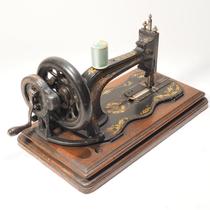 1881 British antique color sewing machine Victor Singer 12K hand-cranked sewing machine with box function normal